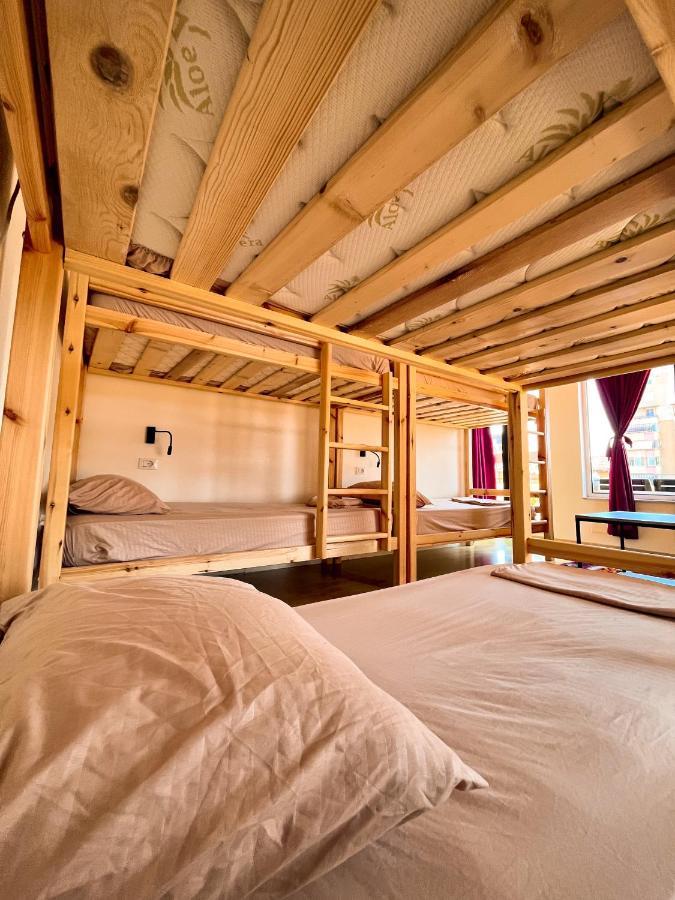 Blue Door Hostel *
