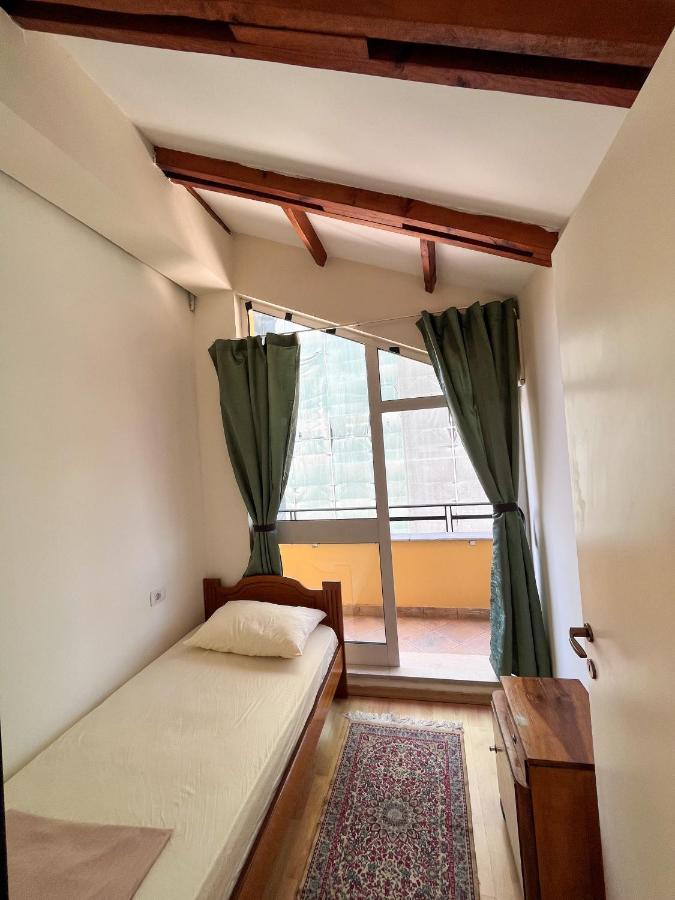 Hostel Blue Door Tirana