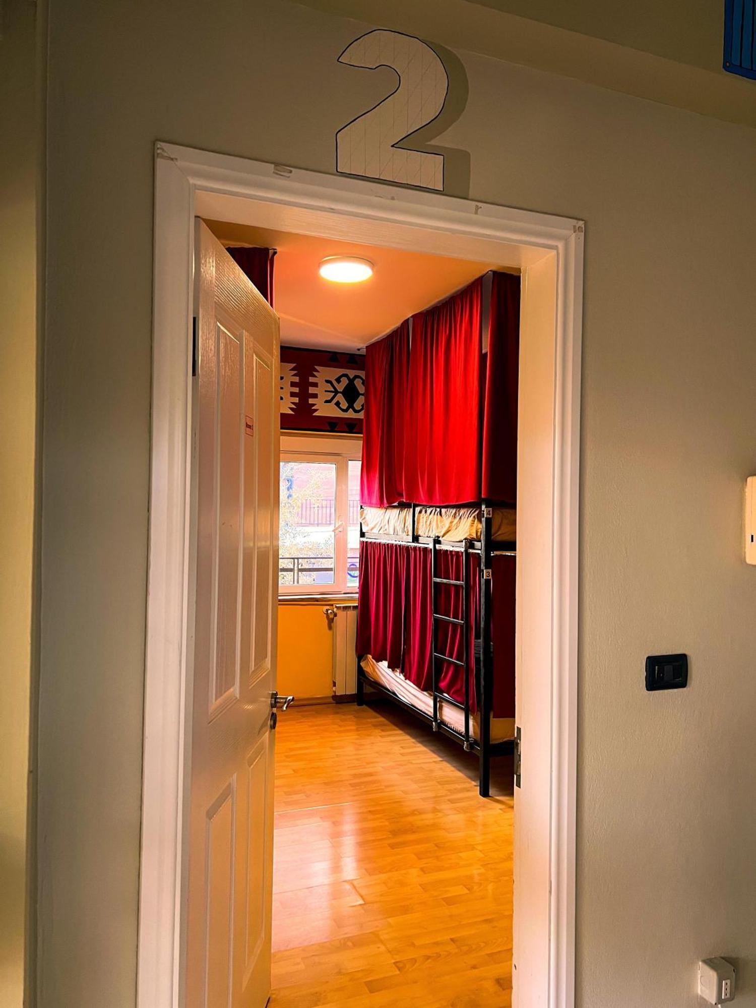 Hostel Blue Door Tirana