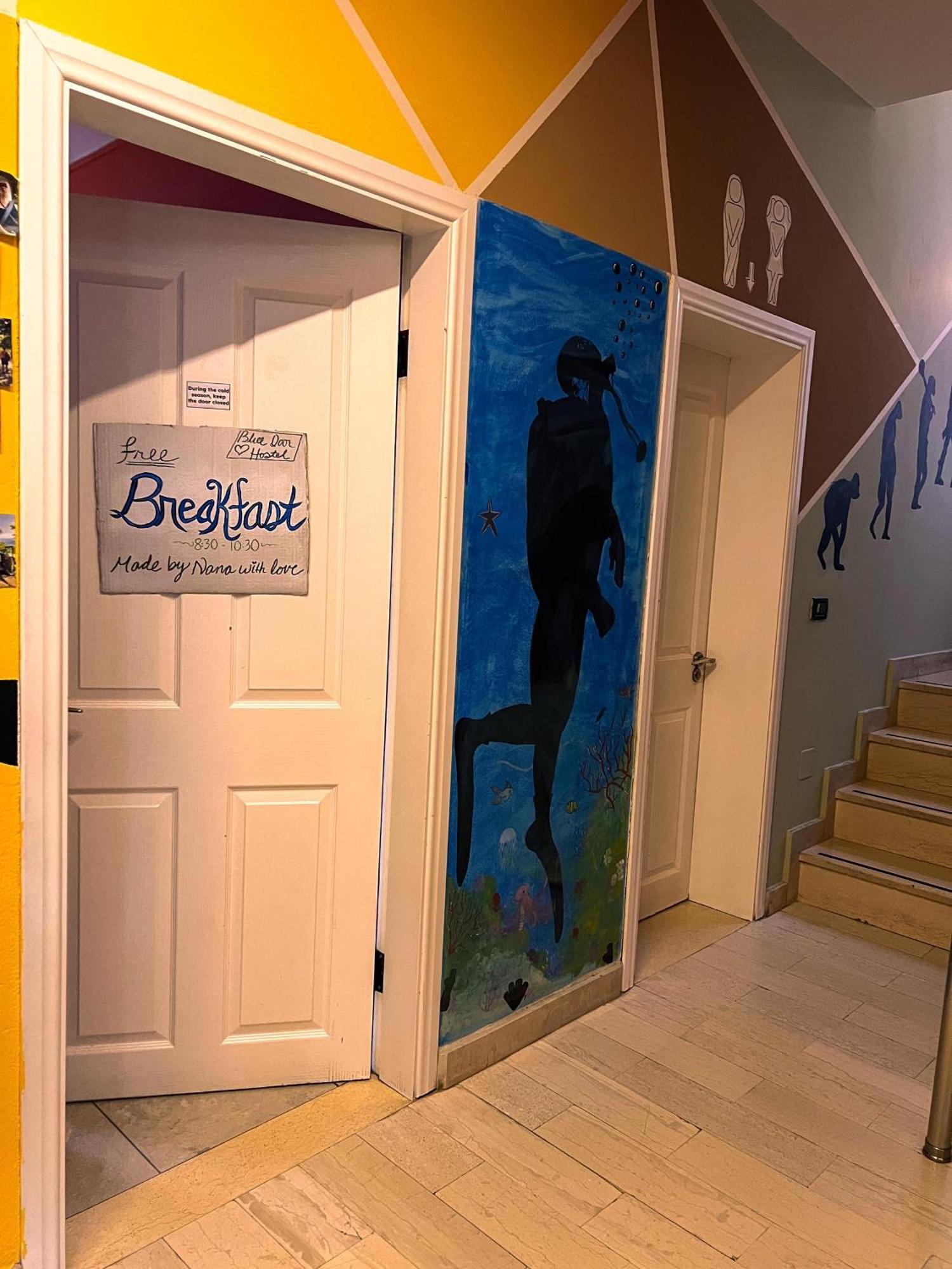 Blue Door Hostel *