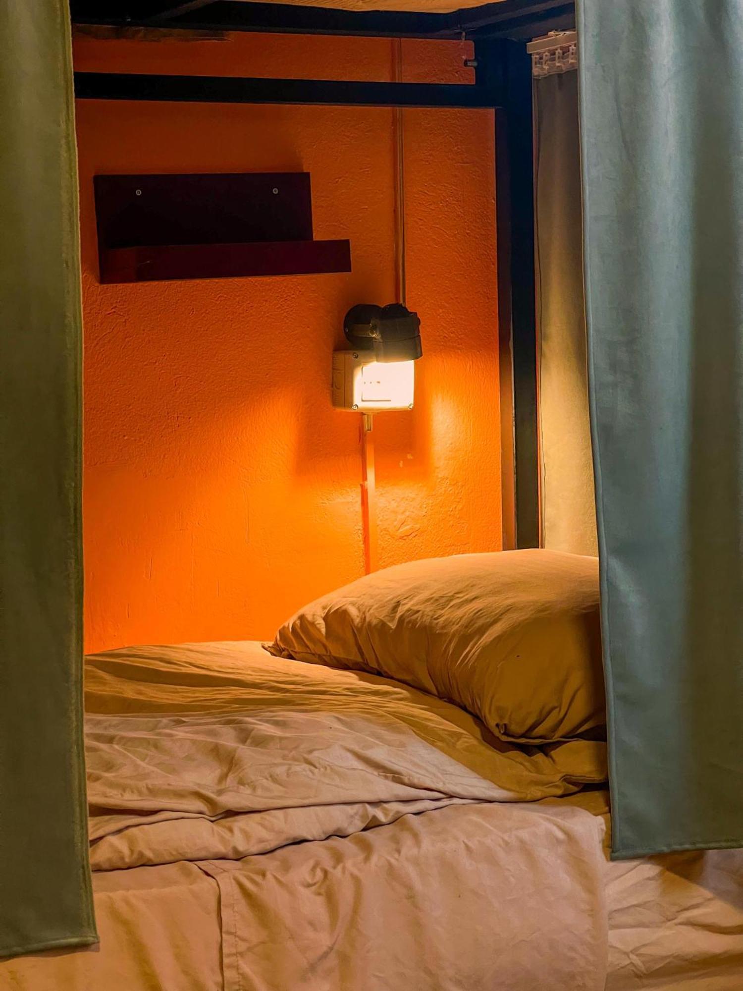 Hostel Blue Door *